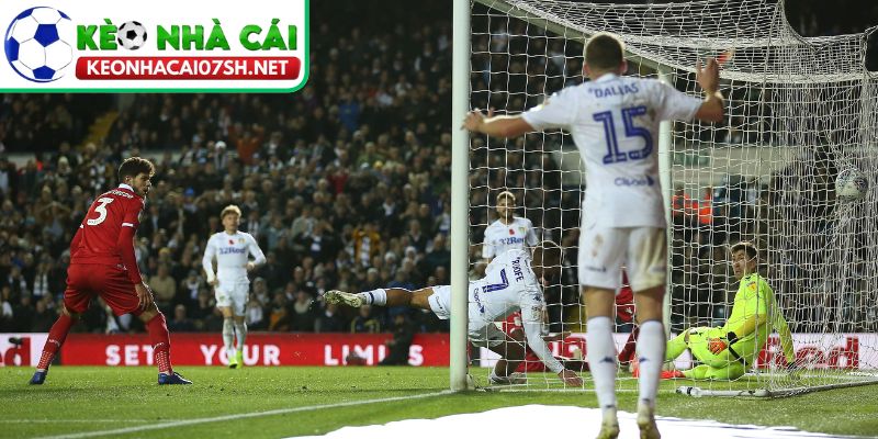 Leeds đánh bại Nottingham 3-1, bứt lên trong cuộc đua trụ hạng 3 Hiệp hai bùng nổ, Nottingham chỉ gỡ được danh dự